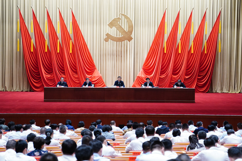 　　9月1日，2021年秋季學(xué)期中央黨校（國家行政學(xué)院）中青年干部培訓(xùn)班在中央黨校開班。中共中央總書記、國家主席、中央軍委主席習(xí)近平在開班式上發(fā)表重要講話。新華社記者 翟健嵐 攝